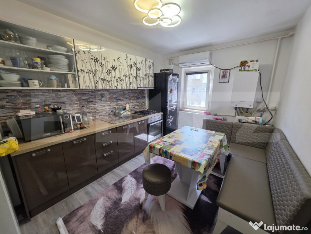 Apartament spațios cu 3 camere - Calea Zarandului
