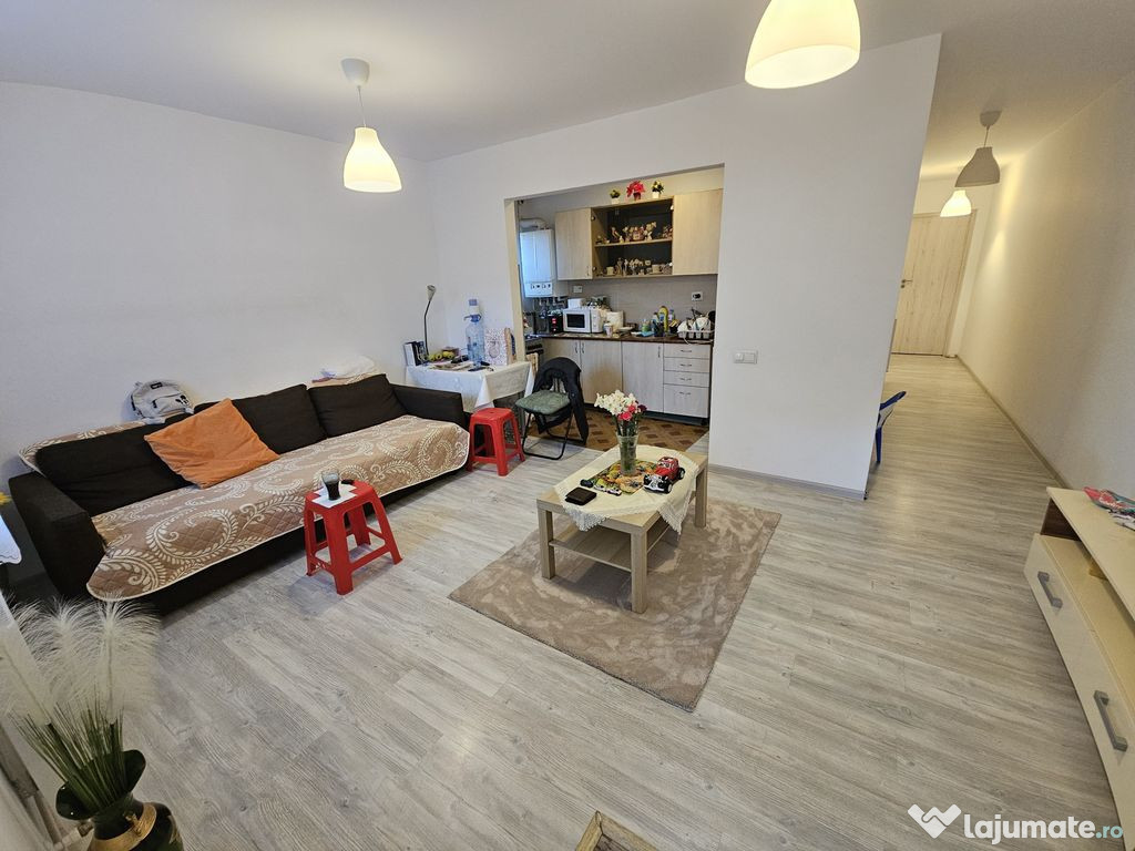 Apartament 2 camere + curte proprie 13mp Metrou Laminorului