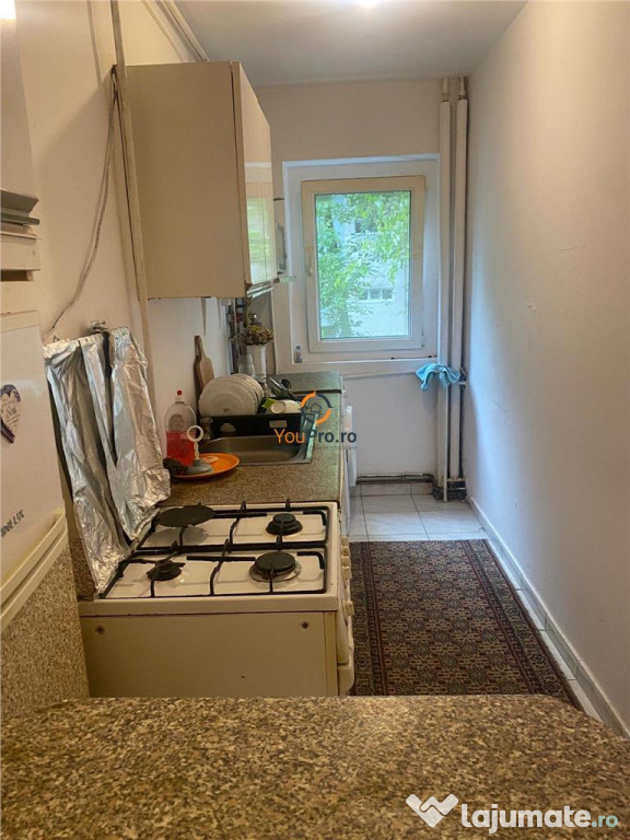 Apartament 3 camere semidecomandat cu centrala proprie etaj