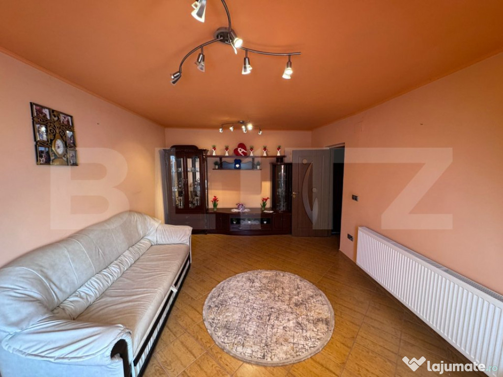 Apartament 3 camere de vânzare, Micro 5, Târgoviște