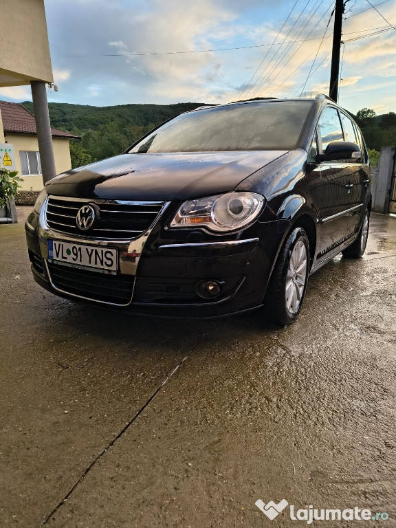 Vând Volkswagen Touran 2008