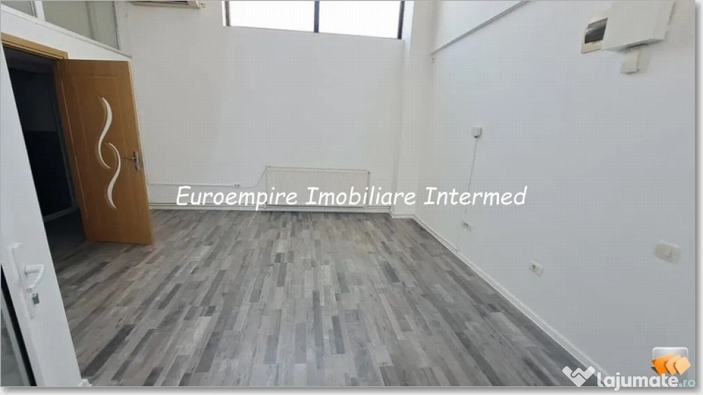 De inchiriat spatiu comercial cu 4 camere, zona Piata Ovidiu