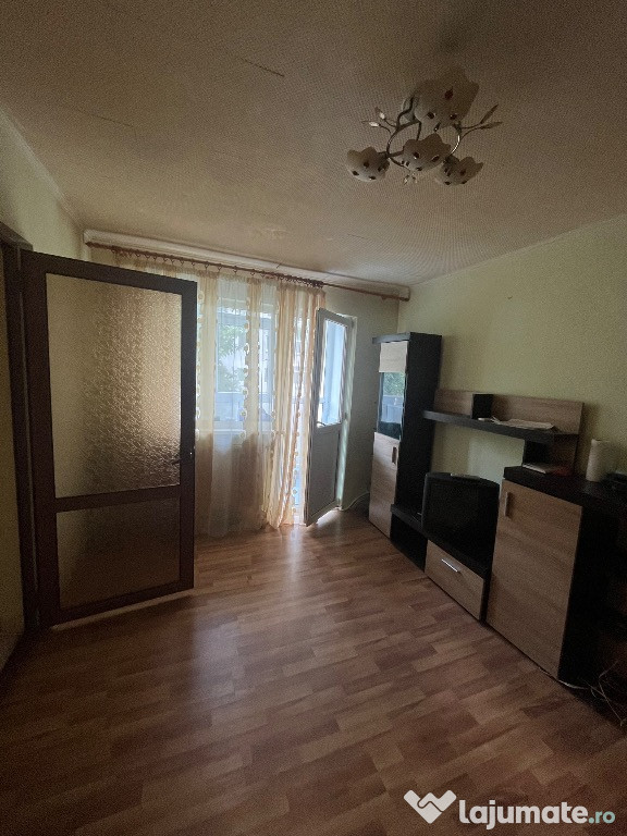 Apartament 4camere Viziru 1 etaj 1Liber.