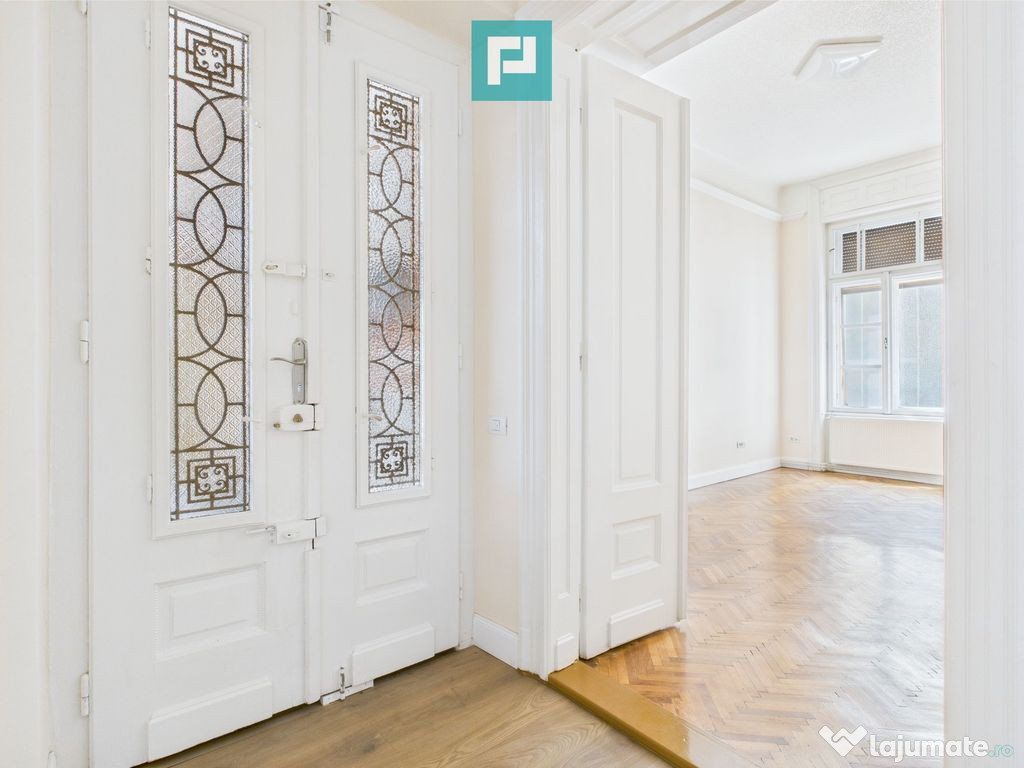 Apartament cu 5 camere în Palatul Bohuș