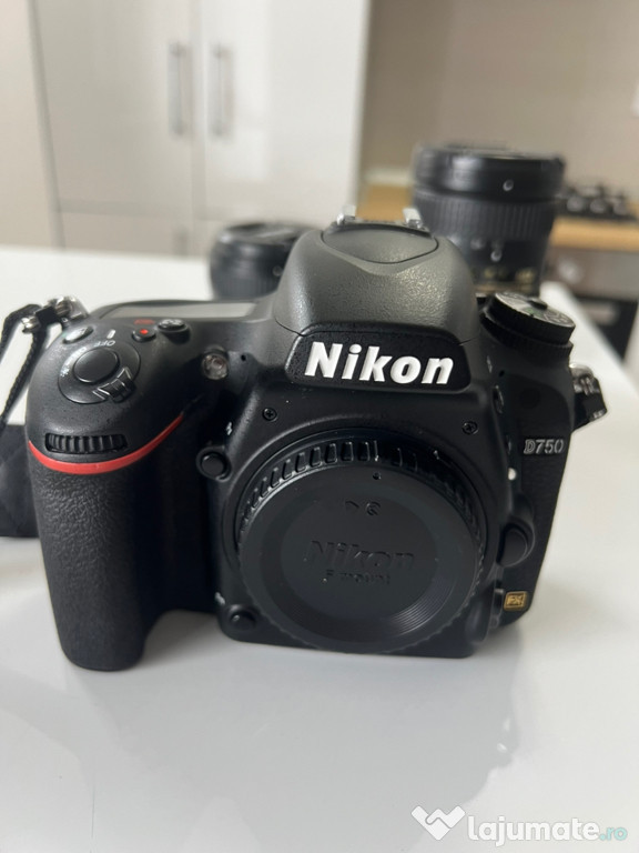 Nikon D750 + 18-200 VR + 50mm f/1.8