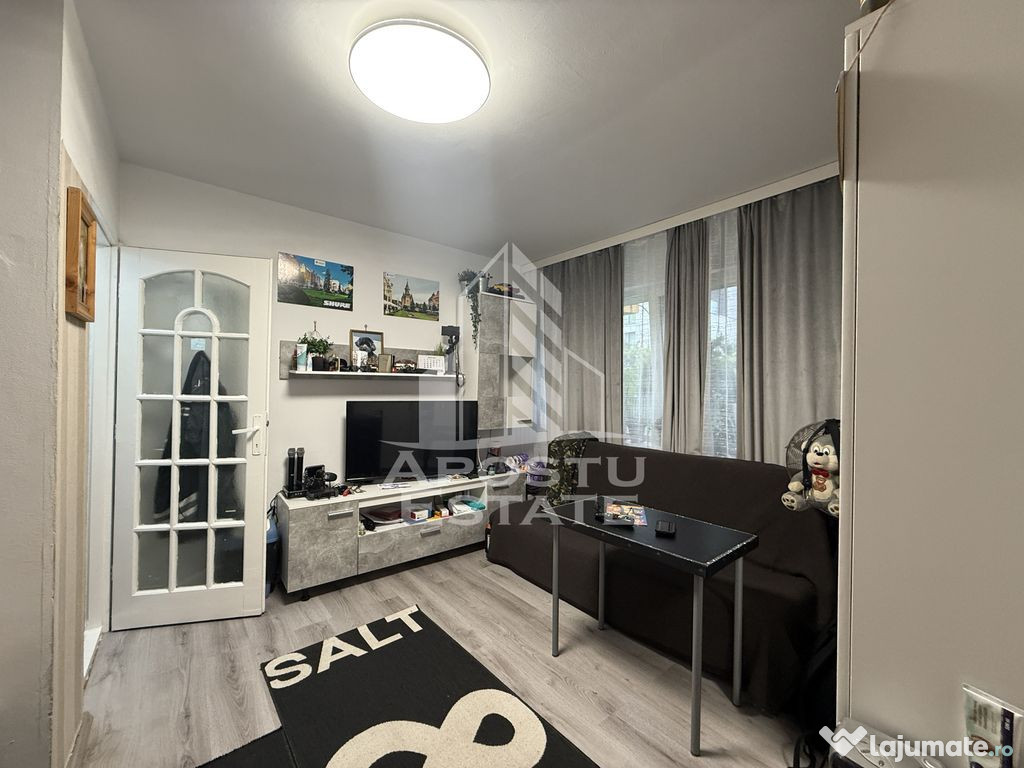 Apartament o camera, bucatarie inchisa, parter, zona Tipo...