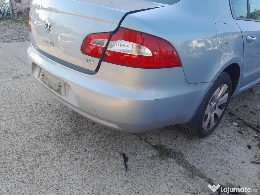 Aripa Dreapta Spate Skoda Superb 2 2011