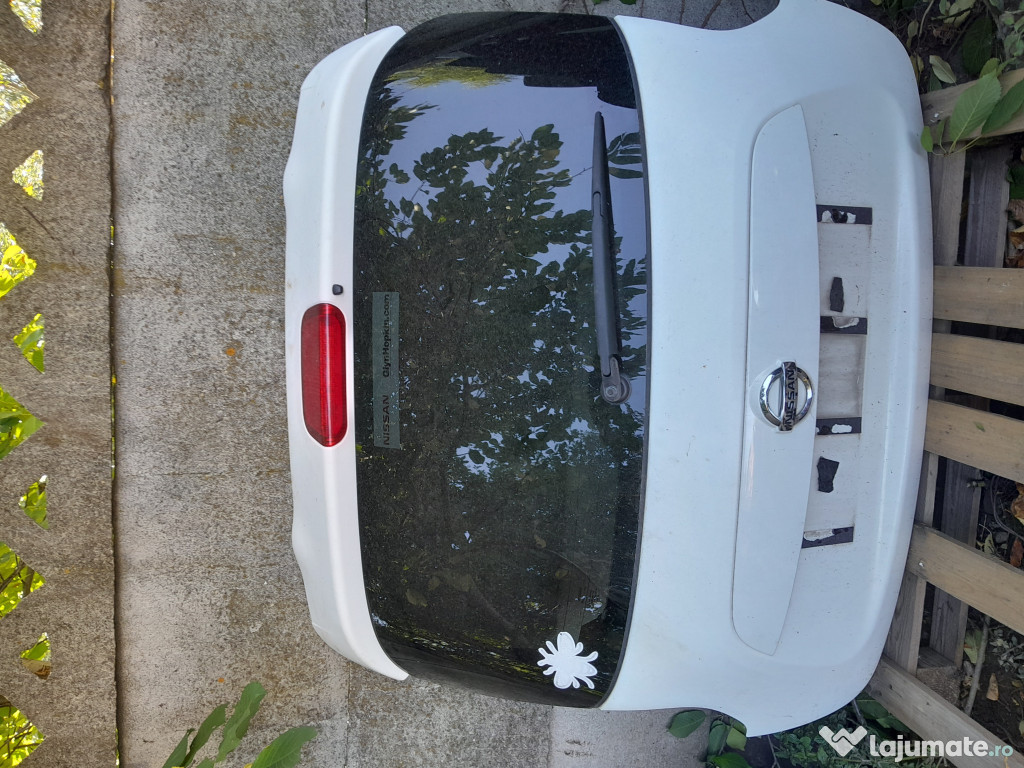 Hayon Nissan 2011
