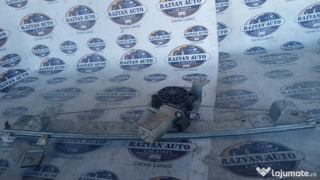 Macara geam stanga fata Dacia Duster 2013