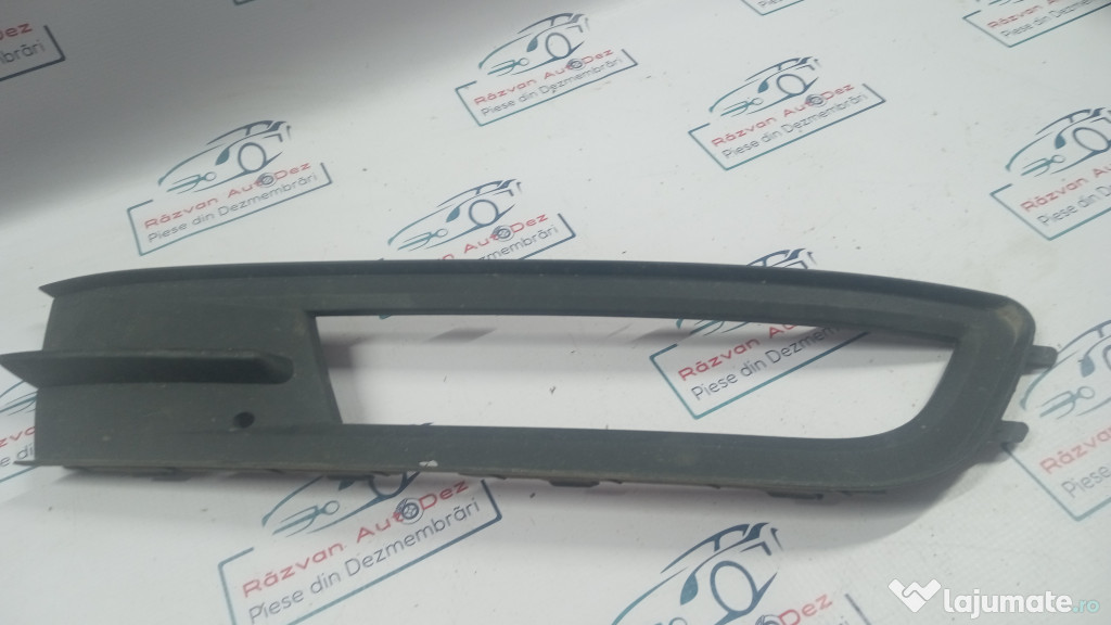 Grila proiector dreapta Volkswagen Passat B8 2016