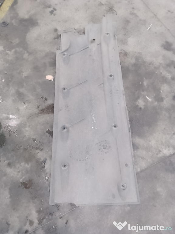 Scut lateral stanga Volkswagen Tiguan 0.6 2012