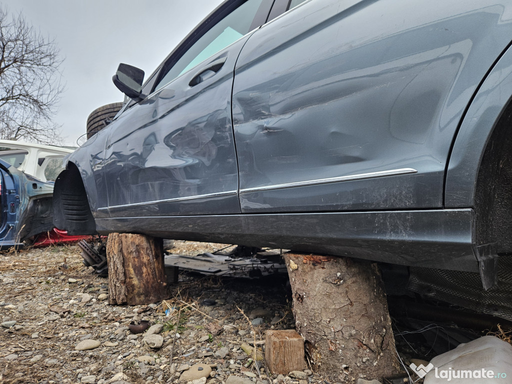 Prag stanga plastic Mercedes C-Class W204 2012