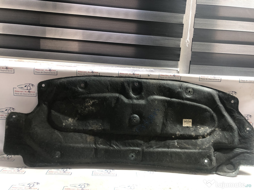 Pâsla capotă Dacia Sandero 2017