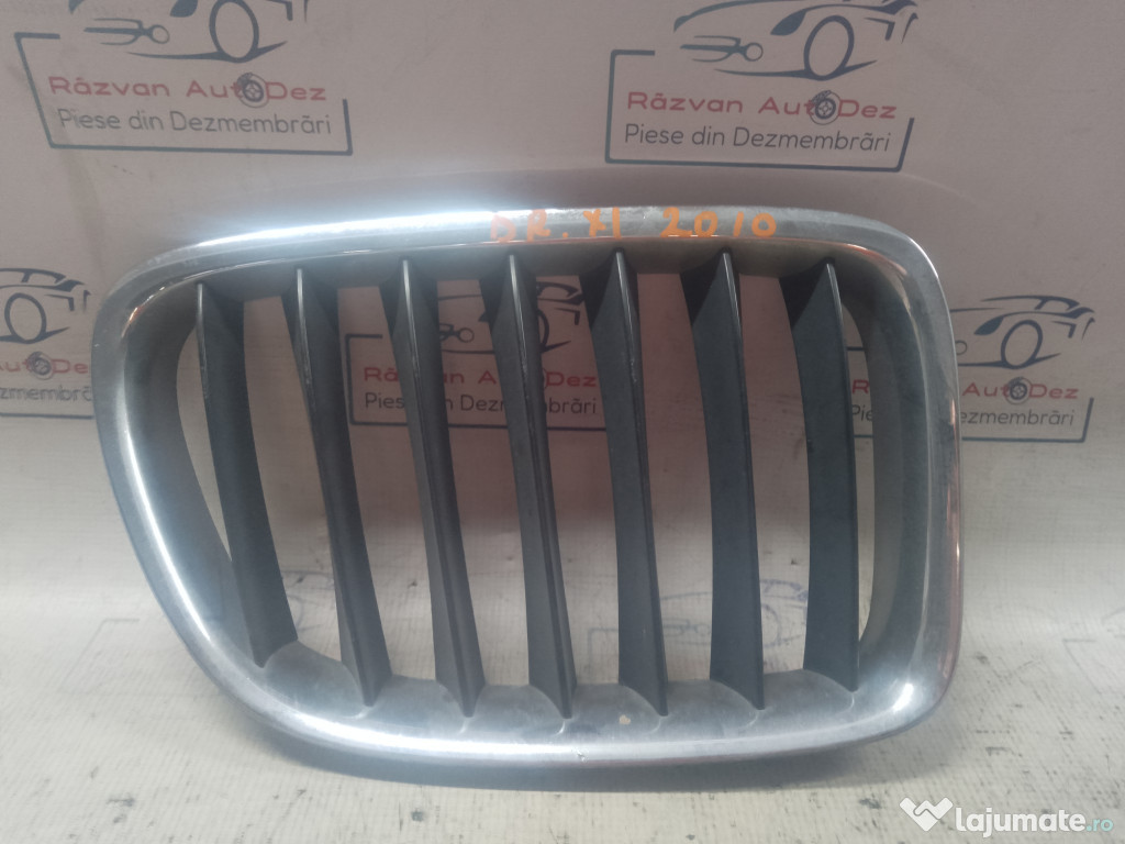 Grila centrala dreapta BMW X1 2011