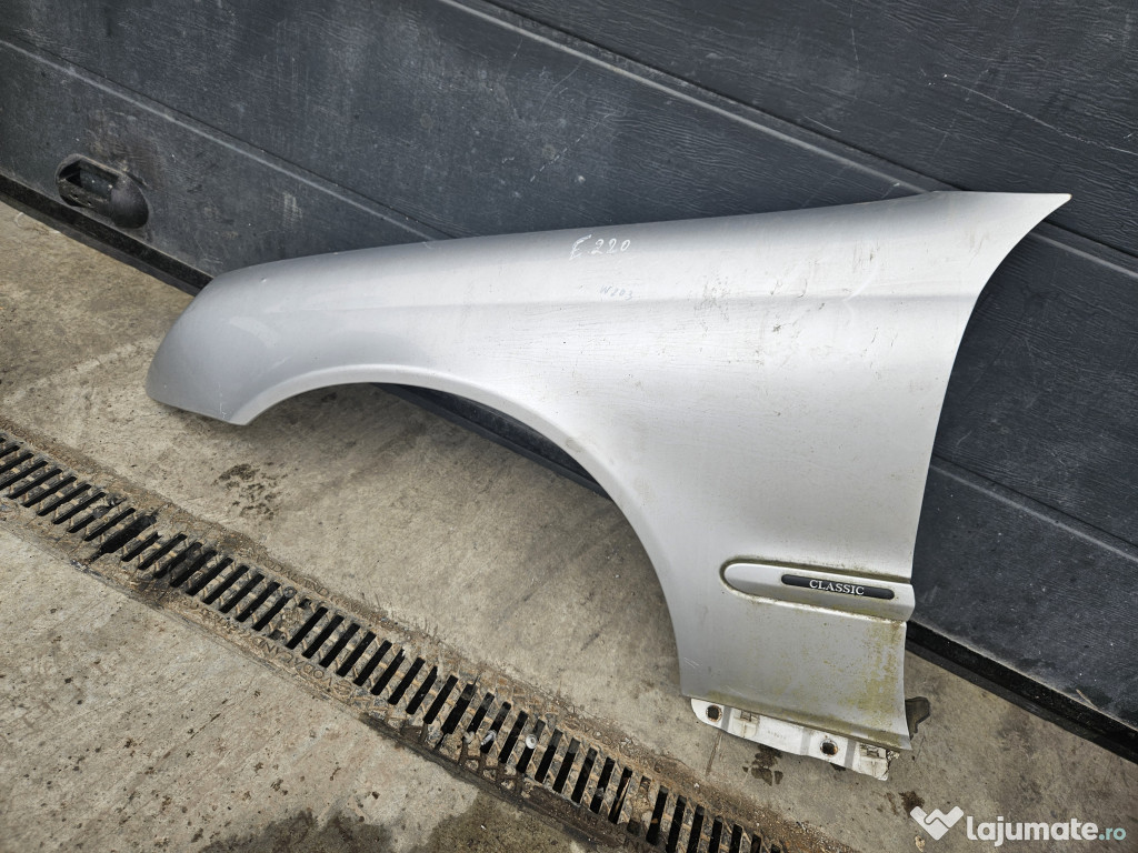 Aripa Stanga Fata Mercedes C-Class W203 2004