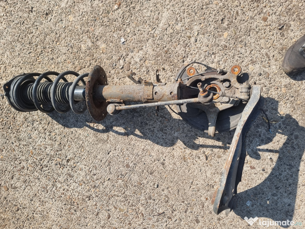 Fuzeta cu amortizor stanga fata Nissan Juke 1.2 Benzina 2018