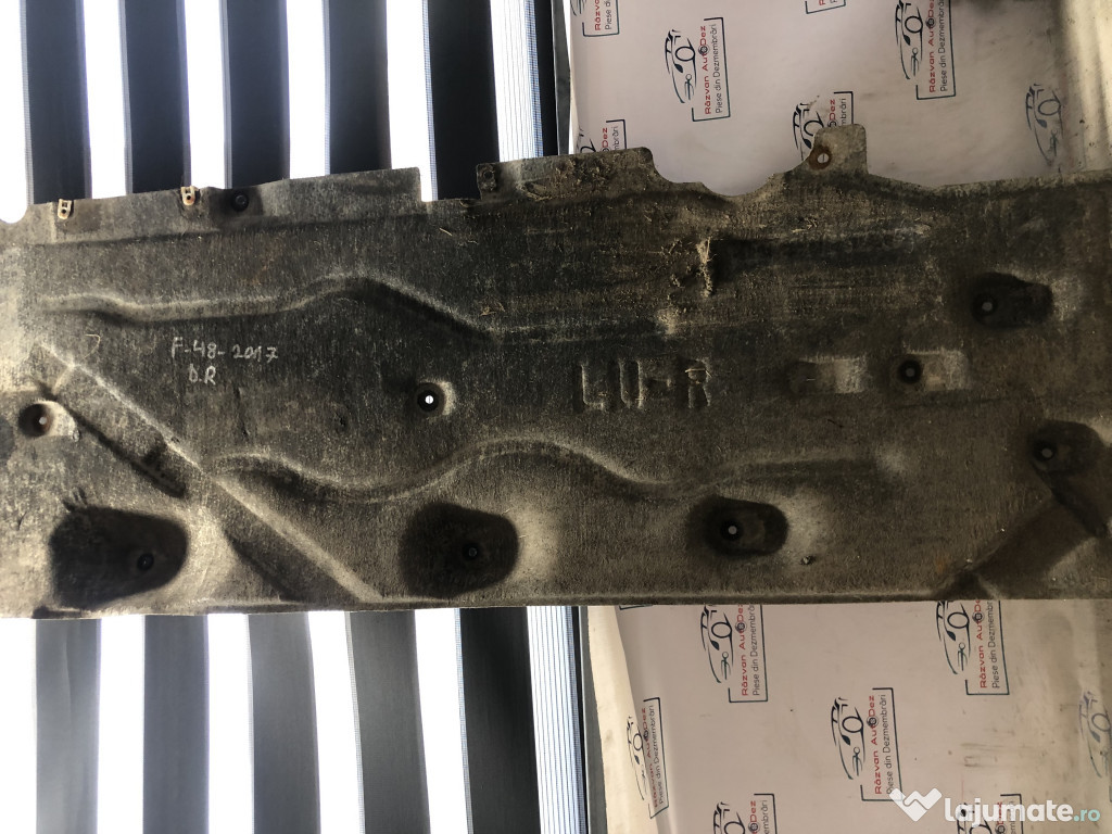 Scut lateral dreapta BMW X1 F48 2017