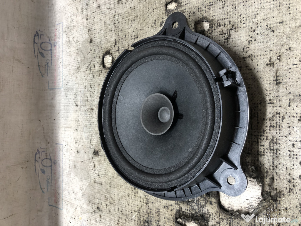 Boxa stanga spate Dacia Duster 1.6 Benzina 2019