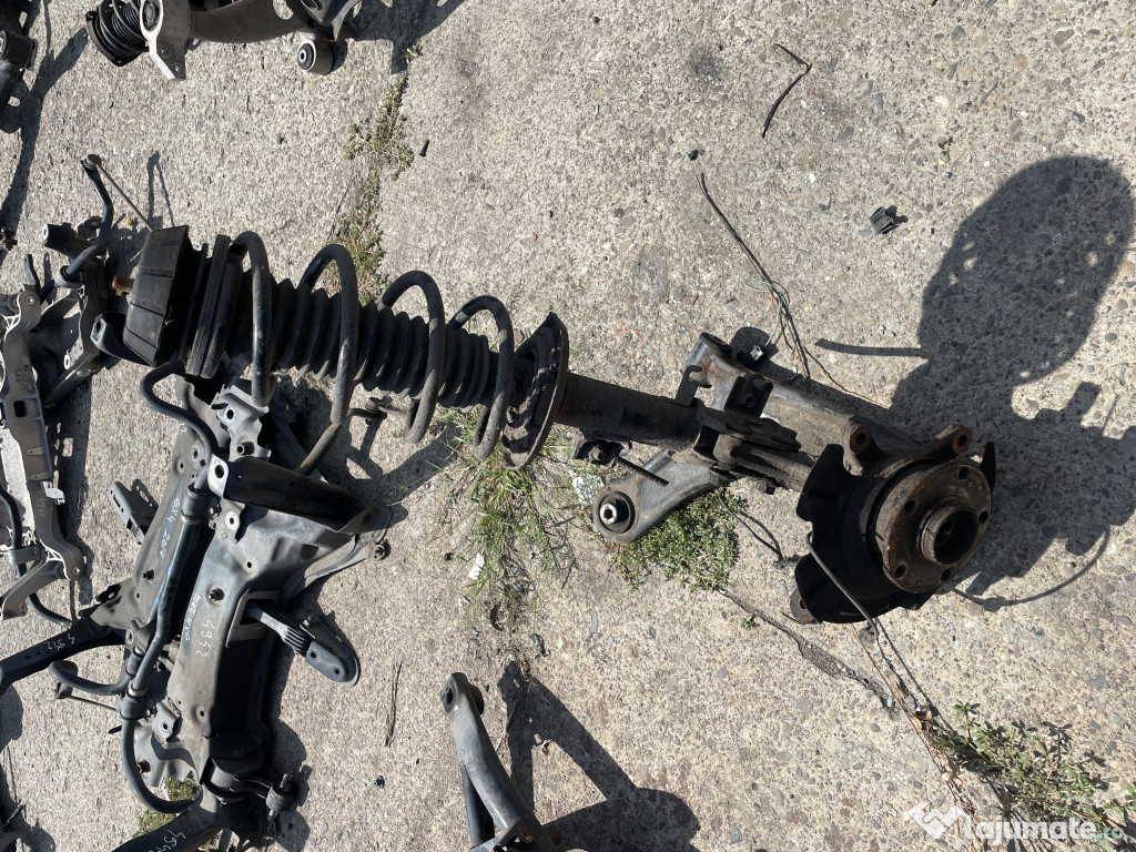 Fuzeta cu amortizor dreapta fata Suzuki SX4 1.6 Benzina 2014