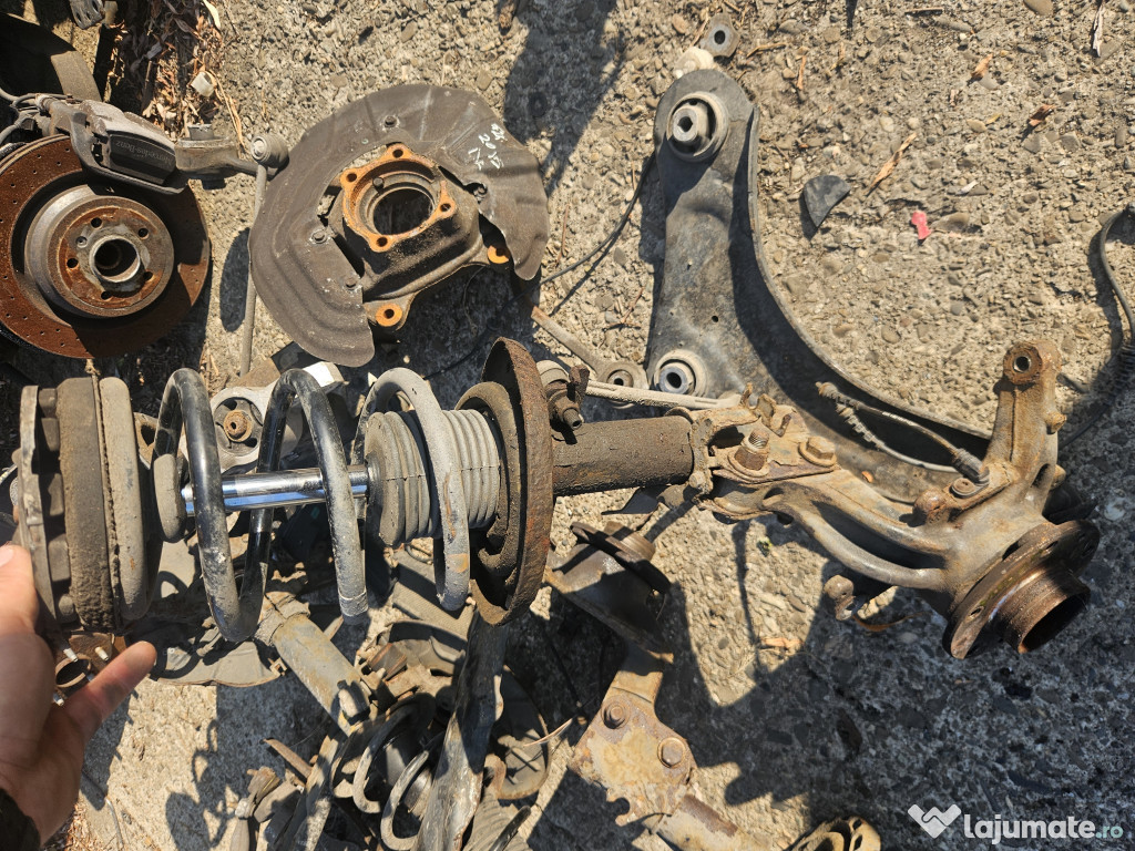 Fuzeta cu amortizor stanga fata Renault Megane 3 2014