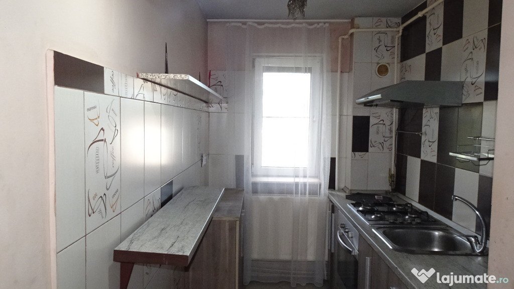 Inchiriez apartament 3 camere in Deva, zona Scarisoara, etaj 2, bloc d