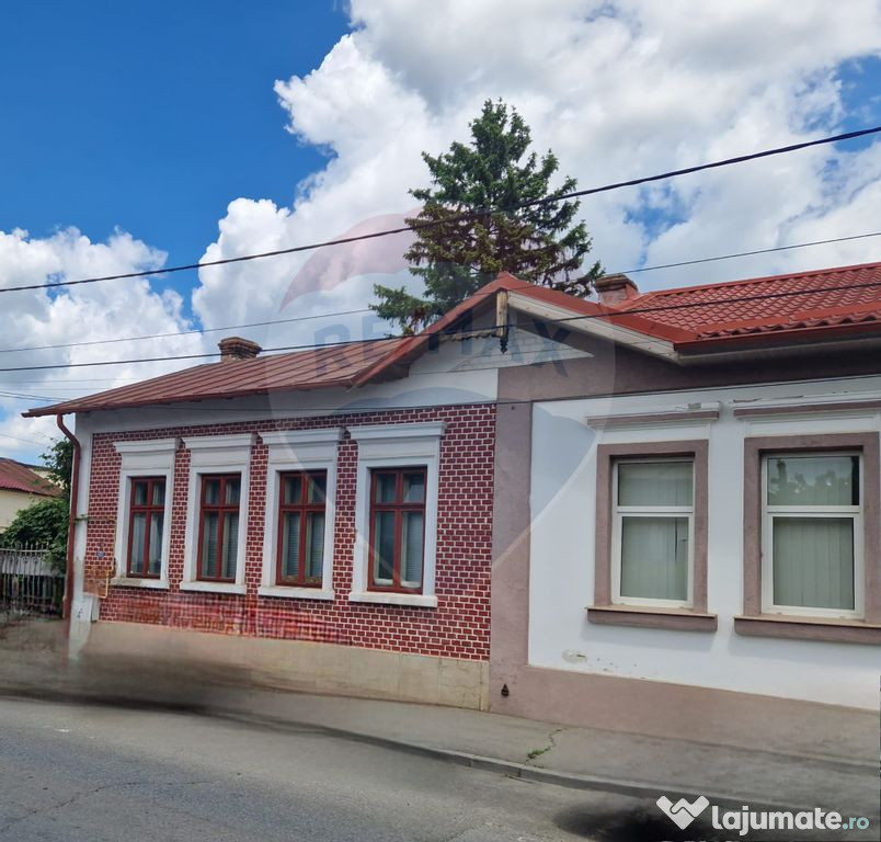 Casă / Vilă 4 camere , Teren 809 mp , str. Sf. Apostoli