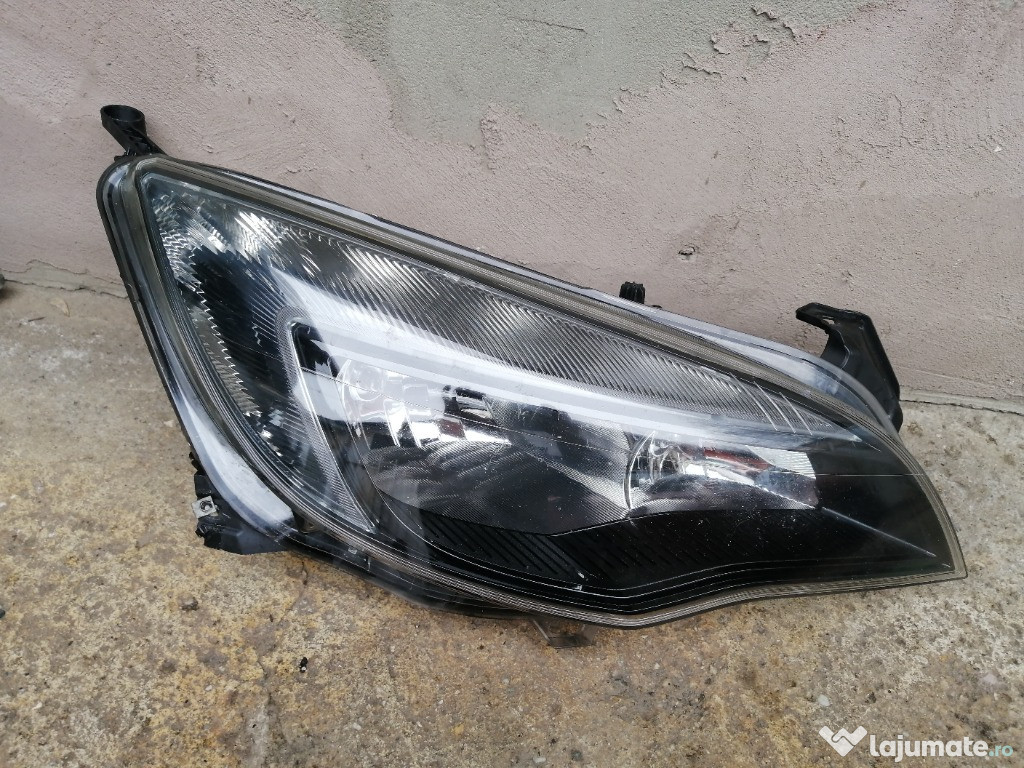 Far Opel Astra J fond negru dreapta