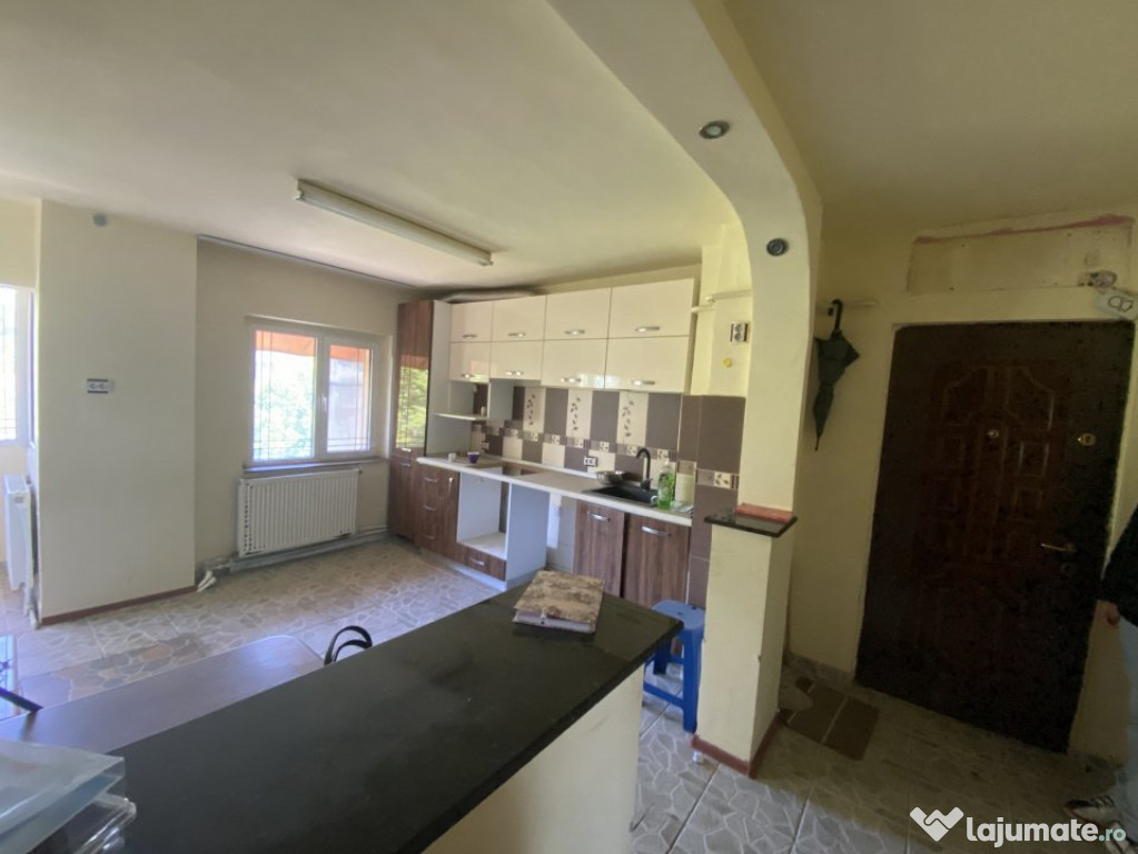 Apartament de 77mp , 3 camere decomandat et.2/4 langa Biser