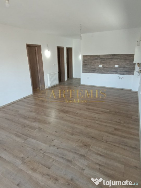 Apartament de 3 camere, semidecomandat, 72 mp., zona Liberta