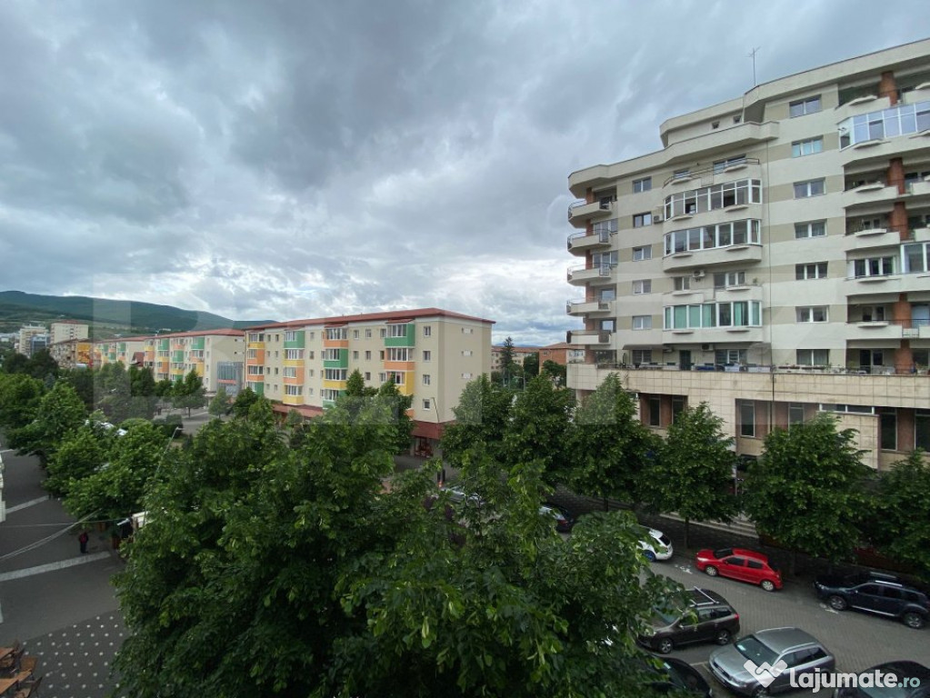 Apartament de vanzare cu 2 camere, etaj 1 - zona M-uri ,Ceta