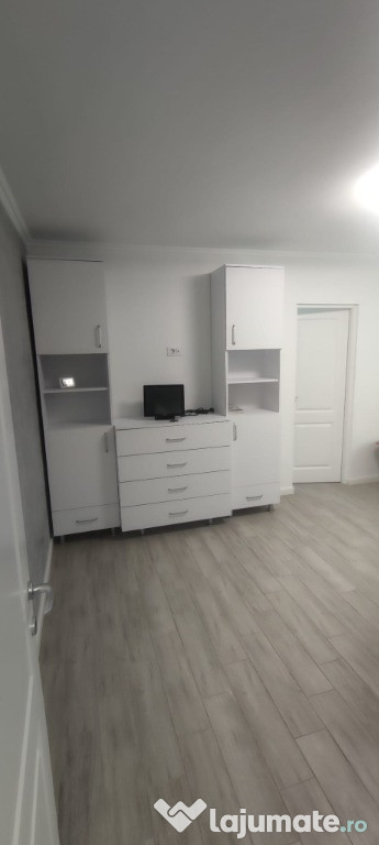 Închiriez apartament 2 camere la parter-pretabil cabinet