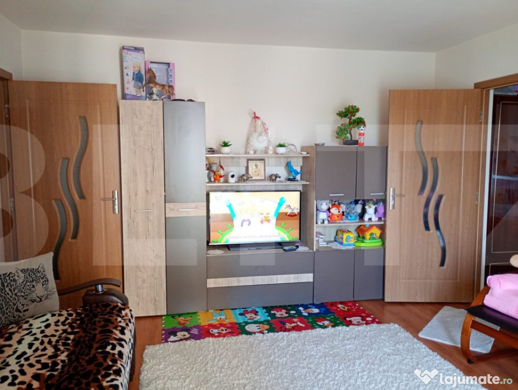 Apartament cu 3 camera, semidecomandat, 63 mp