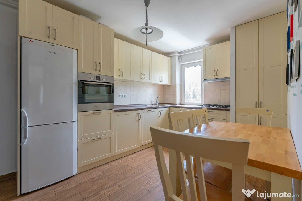 Apartament mobilat si utilat cu loc de parcare