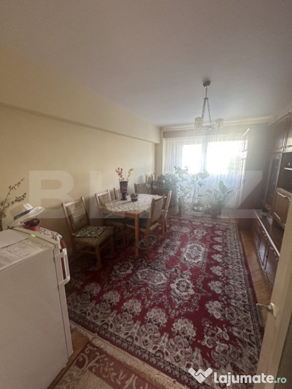 Apartament decomandat 3 camere, zona Lucian Blaga