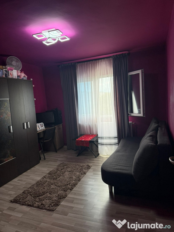 Vand apartament o camera zona tudor
