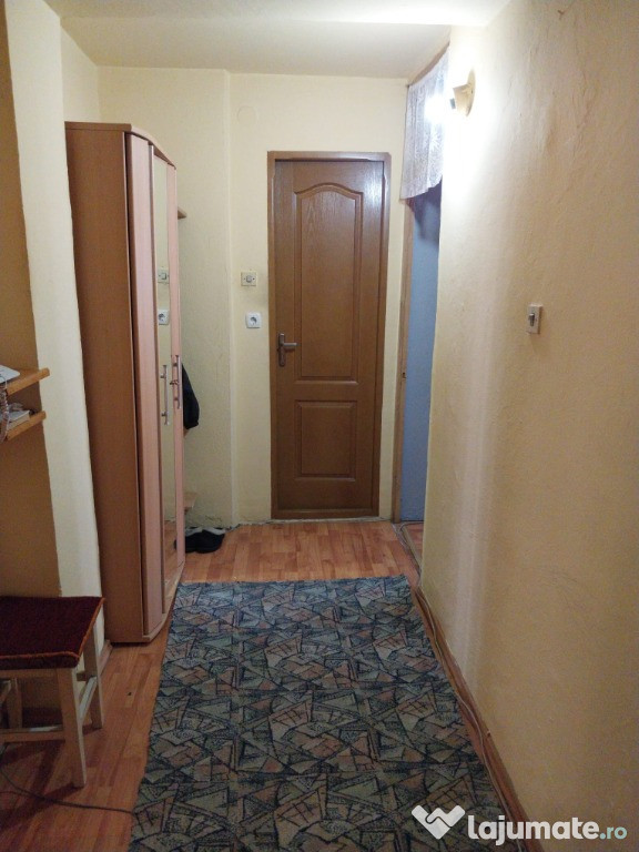 Apartament 3 camere, zona C. R. Vivu