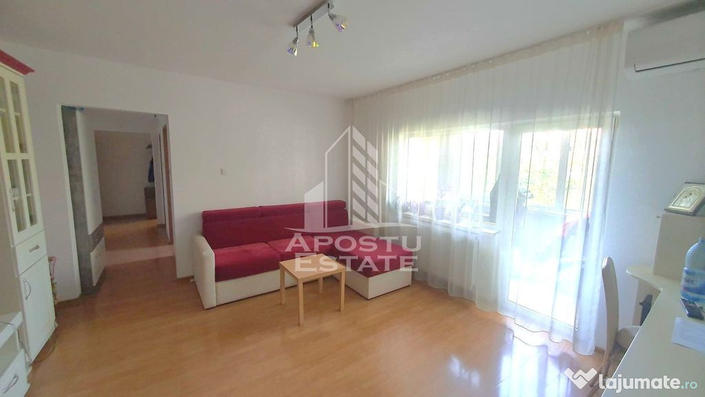 Apartament 3 camere, semidecomandat, etaj intermediar, zo...