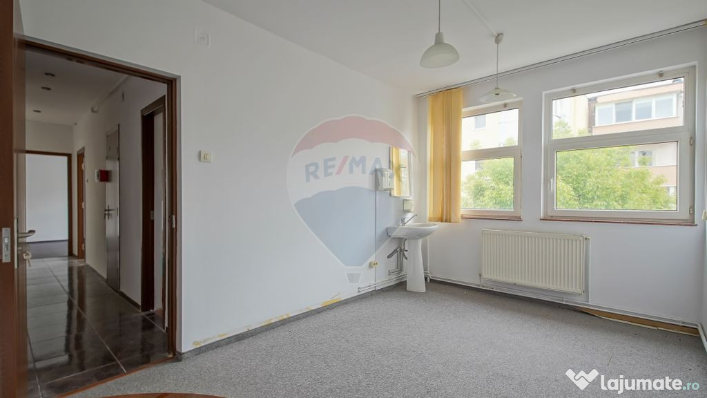 Apartament cu 3 camere de vânzare în zona Astra, Livada...