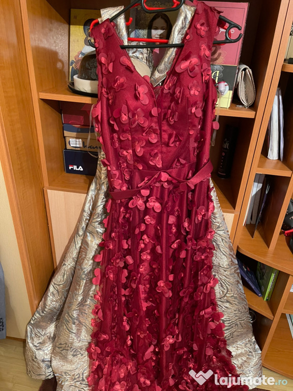 Vând 2 rochițe elegante