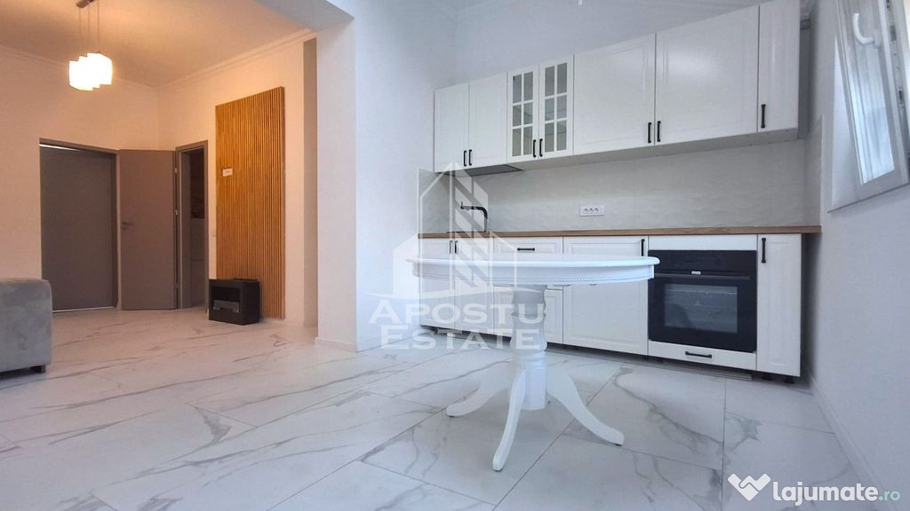 Casa renovata, mobilata, utilata, la curte comuna