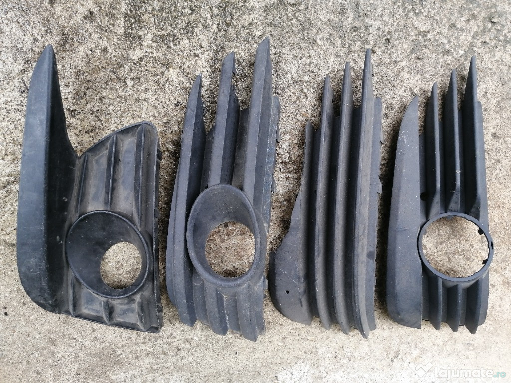 Grila proiector Opel Vectra C dreapta