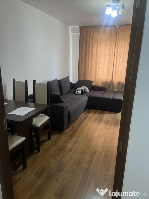 Apartament de închiriat cu 2 camere, în centrul orașul...