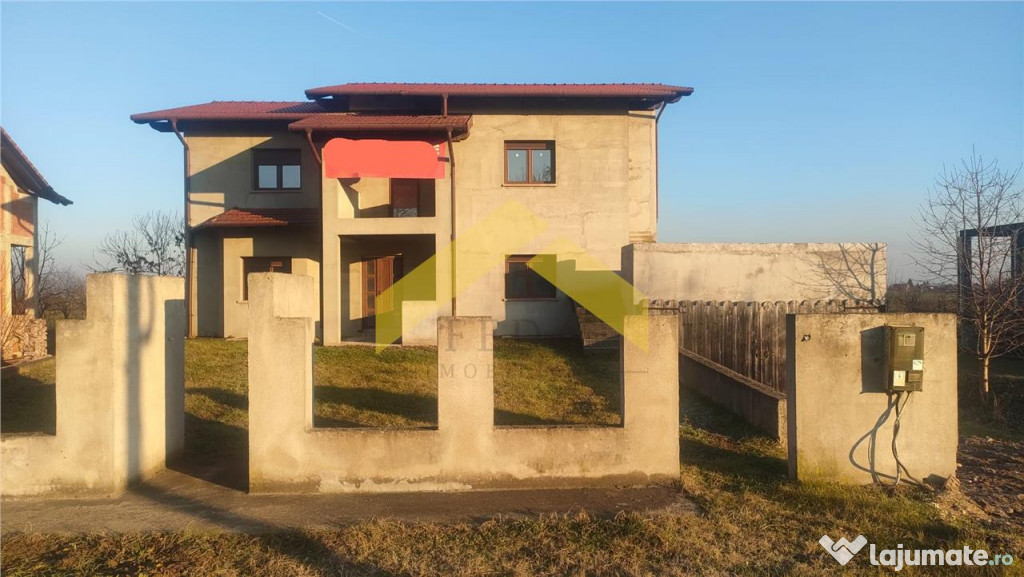 Casa la gri de localitatea Zimand Nou