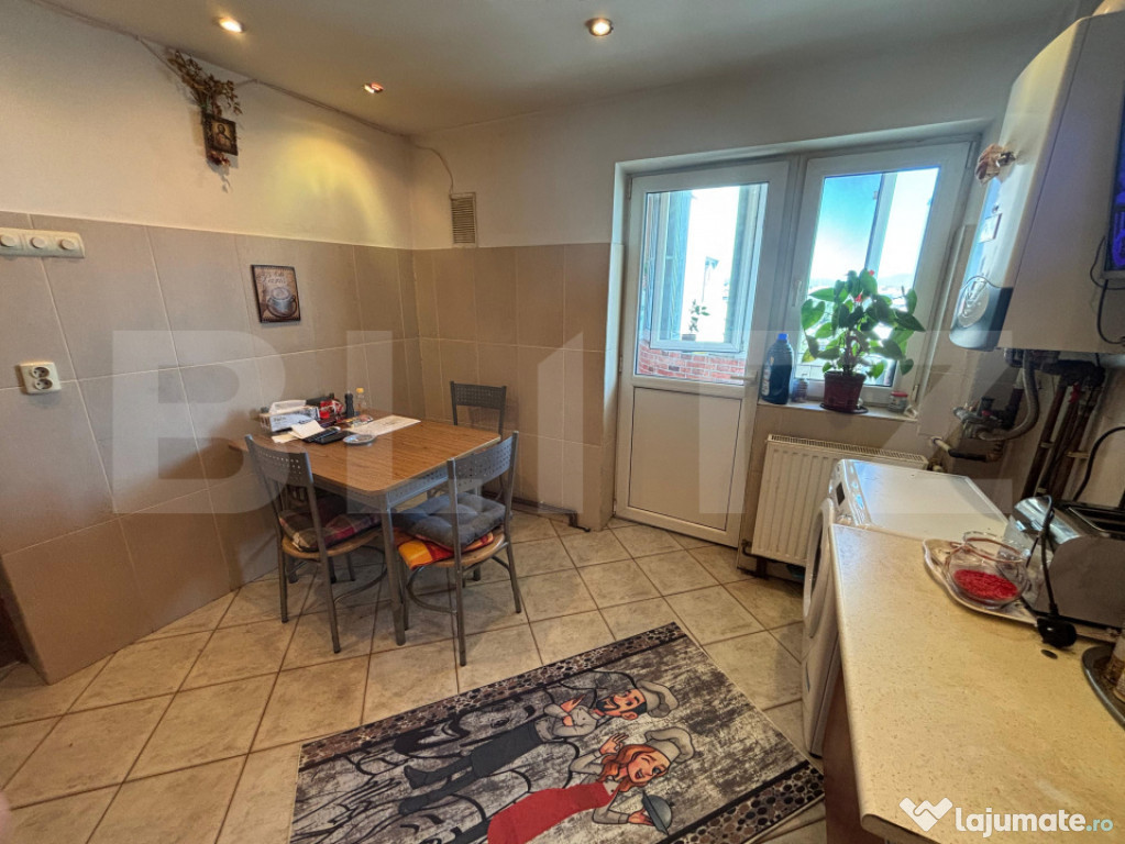 Apartament de vanzare, cu 3 camere, zona Micro 5