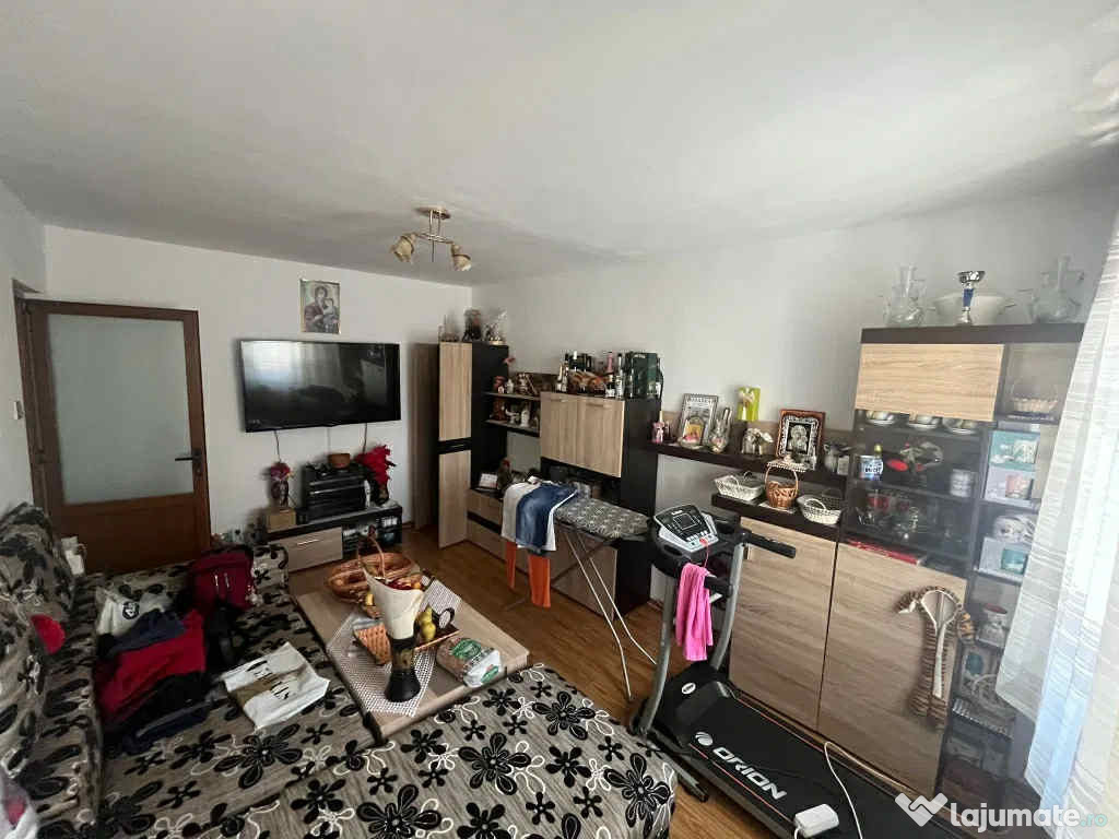 Apartament 3 camere, decomandat - zona Bartolomeu