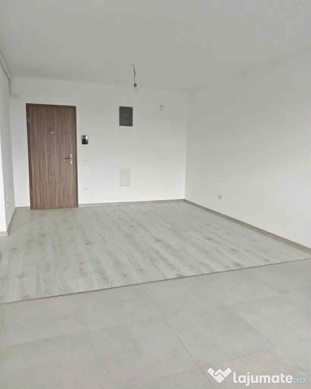 Apartament 2 camere, tip studio - zona Tractorul