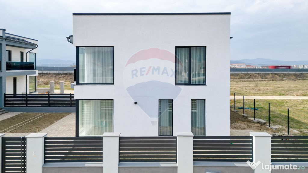 Casă / Vilă cu 4 camere de vânzare în zona Sud