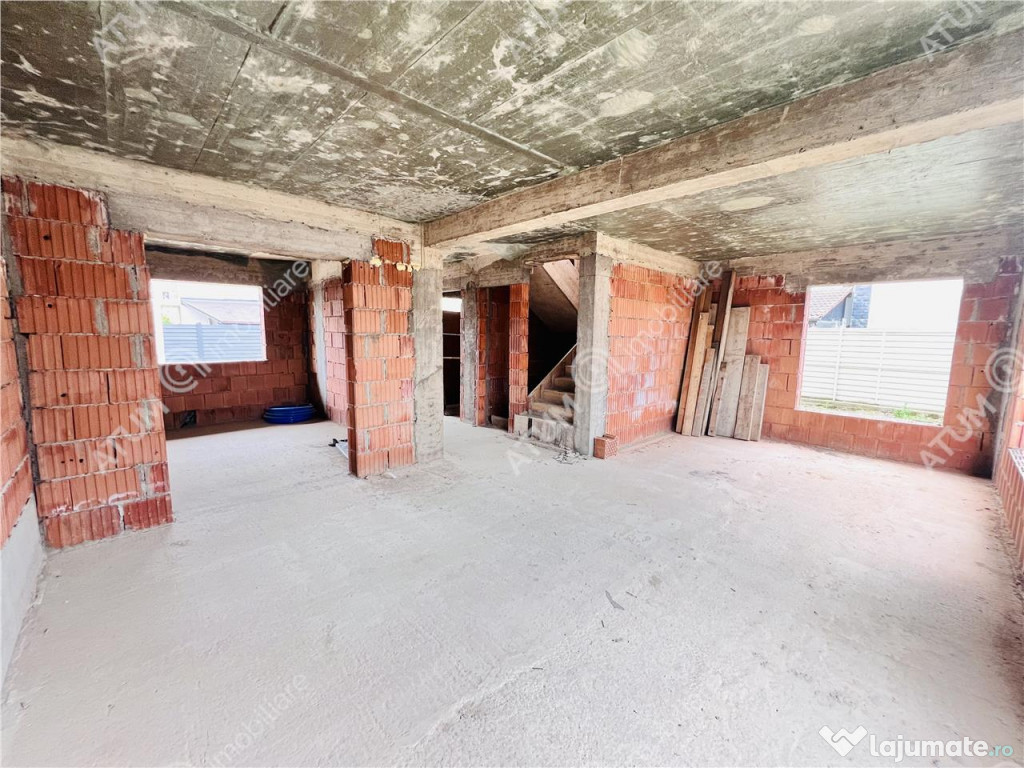 Casa cu 4 camere 2 bai si teren de 230 mp Selimbar