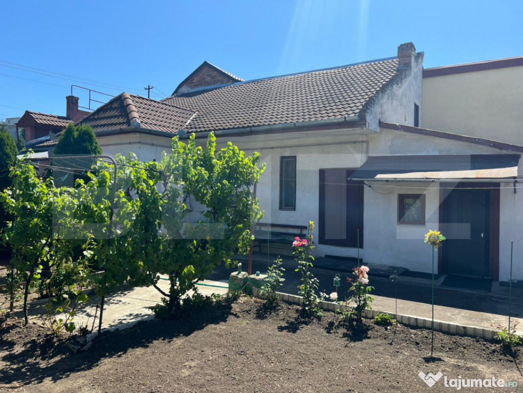 Casă de vanzare, cu 3 camere, 85 mp, zona semicentrala