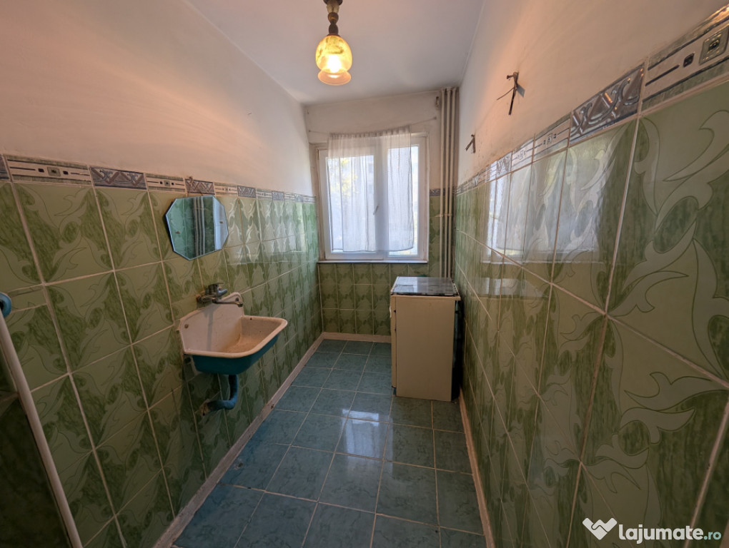 Etaj 2, apartament cu balcon închis